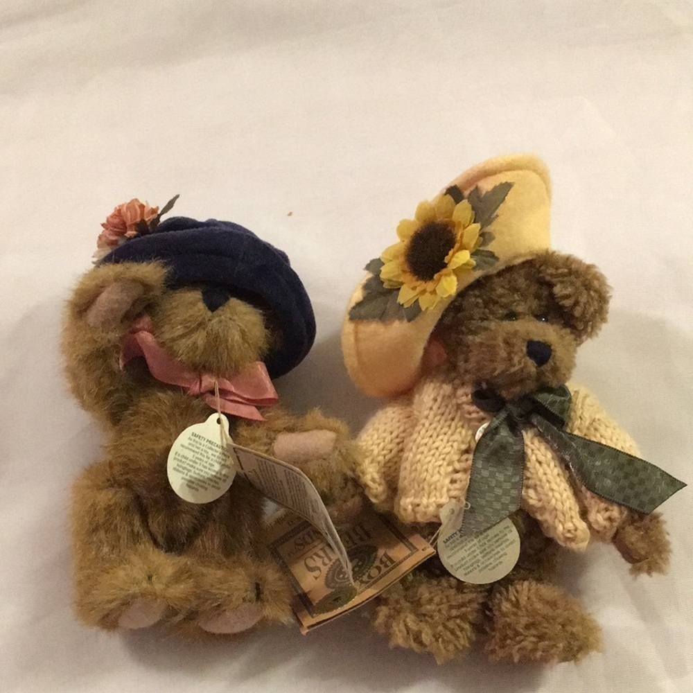 Set of Boyd’s Bears (AB)